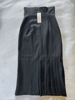 Ivan Grundahl Linea S vintage Black asymmetrical Pleated hem Skirt Size 36 NWT